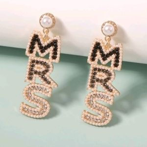 🤴Pearl Sparkly Mrs. Dangle Earrings🤴